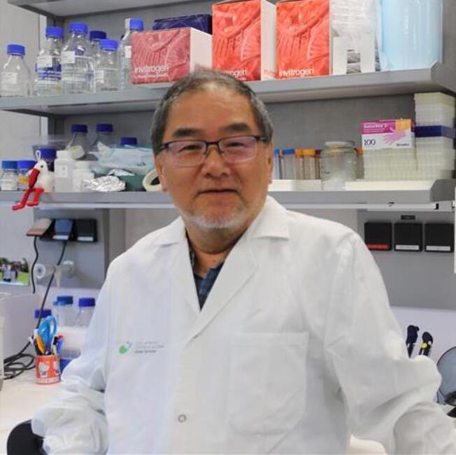 Dr. Fumiichiro Yamamoto receives the James Blundell Award 2023 from the British Blood Transfusion Society