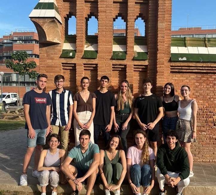 L’equip VESIPROD treballa amb el laboratori del Dr. Gaël Roué per presentar el seu prototip a la competició iGEM de biologia sintètica