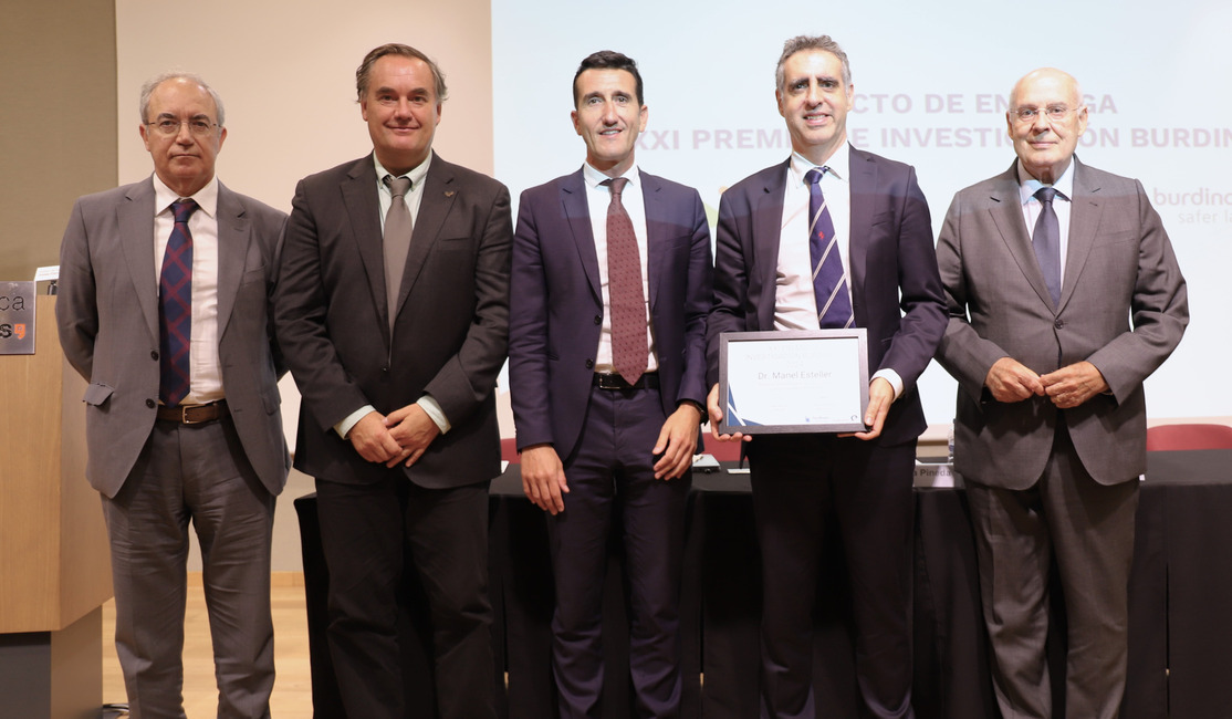 El Dr. Manel Esteller recibe el premio de investigación Burdinola