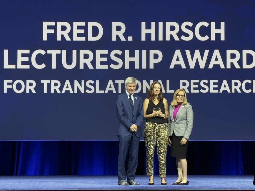 La Dra. Montse Sanchez-Cespedes recibe el premio Fred R. Hirsch en Medicina Traslacional